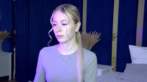 Mia online show from September 26, 2025, 5:17 pm