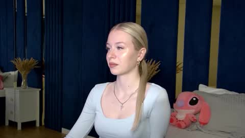 Mia online show from October 10, 2025, 5:23 pm