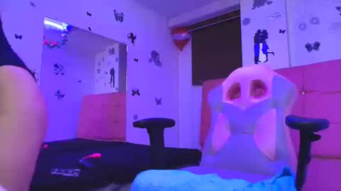 MIA VELEZ online show from March 12, 2025, 5:57 am