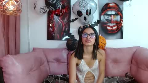 miahotcs online show from October 25, 2025, 1:18 pm