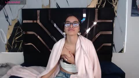 miahotcs online show from January 19, 2026, 1:37 pm