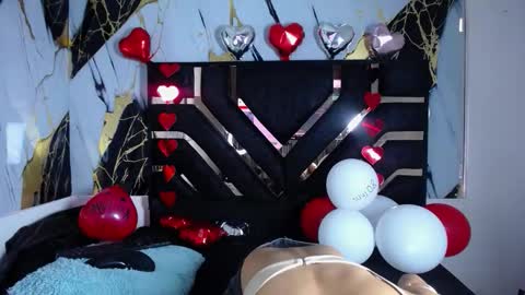 miahotcs online show from February 14, 2026, 12:35 pm