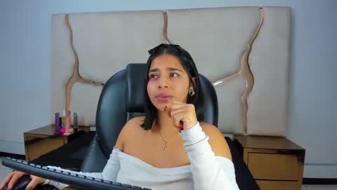 miahsex69 online show from September 12, 2025, 4:45 am