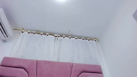 miajhonsonx online show from April 22, 2026, 2:29 pm