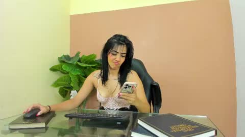 Snapshot of miakarsson chatting on August 4, 2026, 8:11 pm Mia online show from August 4, 2026, 8:11 pm