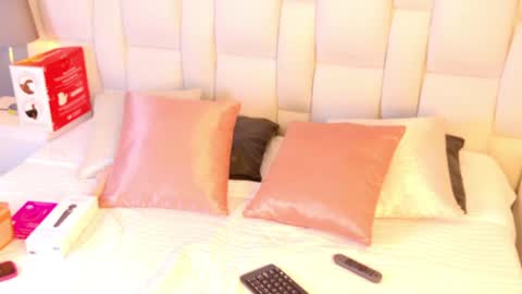 Snapshot of miakelsey chatting on June 18, 2026, 4:13 am Mia online show from June 18, 2026, 4:13 am