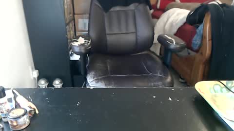 Mark online show from October 9, 2025, 5:11 pm