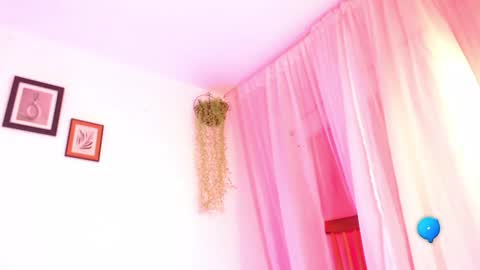 Mia online show from January 9, 2025, 1:35 pm