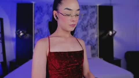 Mia Larouse online show from April 21, 2026, 9:28 pm