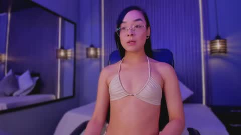 Mia Larouse online show from April 22, 2026, 9:05 pm