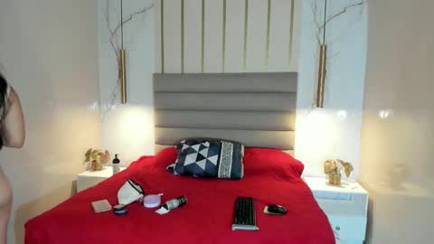 Mia 3 online show from February 5, 2026, 11:37 am