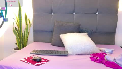 Snapshot of miamackleyn_ chatting on May 8, 2026, 1:38 pm MIA online show from May 8, 2026, 1:38 pm