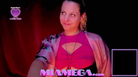 Mia online show from April 16, 2026, 10:56 pm