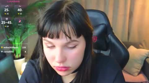 Mia   online show from March 13, 2026, 12:45 pm