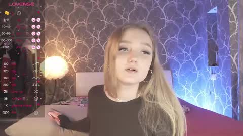 Mia online show from April 19, 2026, 1:32 pm