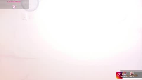 Mia  online show from January 7, 2025, 3:33 pm