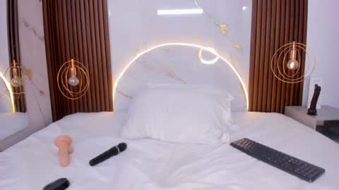 Mia  online show from January 21, 2025, 7:37 am