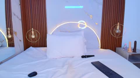 Mia  online show from February 1, 2025, 7:26 am