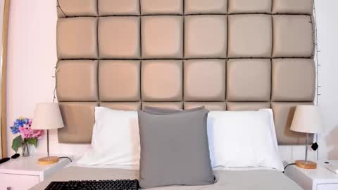 miamillers1 online show from December 22, 2025, 11:18 am