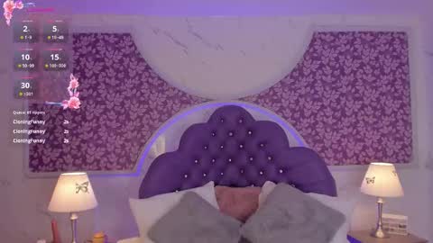 Mia   -5 7001400 Follow  online show from September 18, 2025, 1:18 am