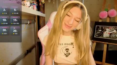 Snapshot of miamooonn chatting on June 5, 2026, 6:52 am MiaMoon online show from June 5, 2026, 6:52 am