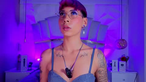 Mia Morgann online show from September 15, 2025, 4:01 am