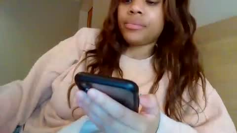 MiaMuffn online show from December 12, 2024, 8:47 am