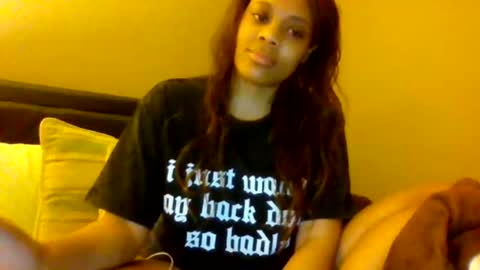 MiaMuffn online show from January 1, 2025, 8:15 pm