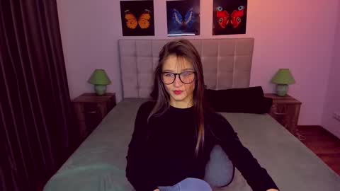 Mia online show from January 17, 2025, 6:12 pm