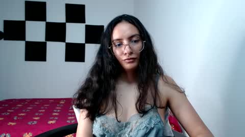 MIAPORTMANN online show from October 11, 2025, 3:21 pm