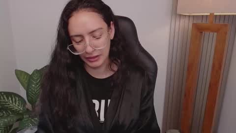 MIAPORTMANN online show from February 26, 2026, 2:27 pm