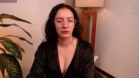 MIAPORTMANN online show from April 21, 2026, 9:04 am