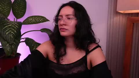 Snapshot of miaportman chatting on June 10, 2026, 9:19 am MIAPORTMANN online show from June 10, 2026, 9:19 am