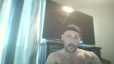 Snapshot of miaqueennpetedaddy chatting on April 23, 2026, 10:14 am miaqueennpetedaddy online show from April 23, 2026, 10:14 am