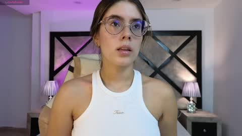 Mia online show from April 2, 2026, 9:01 pm