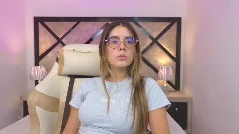 Snapshot of miasilverr chatting on June 19, 2026, 8:01 pm Mia online show from June 19, 2026, 8:01 pm