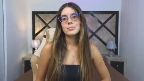 Snapshot of miasilverr chatting on June 26, 2026, 7:18 pm Mia online show from June 26, 2026, 7:18 pm