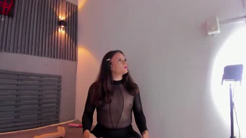 MIA SinCLAIRE online show from July 29, 2026, 2:26 pm