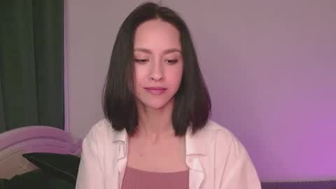 Mia online show from September 19, 2025, 8:49 am