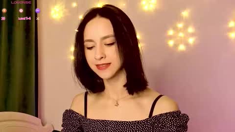 Mia online show from December 19, 2025, 12:23 pm