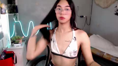 Mia online show from February 22, 2026, 5:19 am