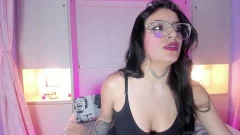 miaturnerr_ online show from April 18, 2026, 3:43 am