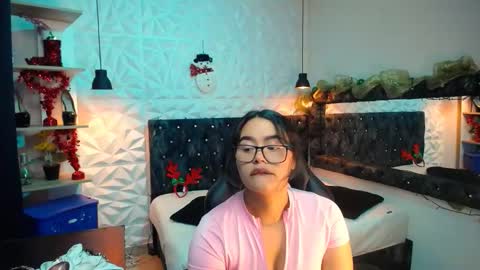 mia online show from December 5, 2025, 12:36 pm