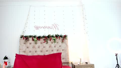 Miavenuss 1 online show from December 28, 2024, 7:33 pm