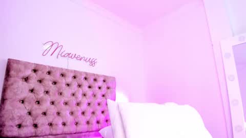 Miavenuss 1 online show from March 3, 2025, 8:32 pm