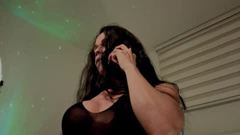 Mia online show from September 10, 2025, 6:08 pm