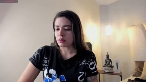 Mia Villalobos online show from October 8, 2025, 11:52 am