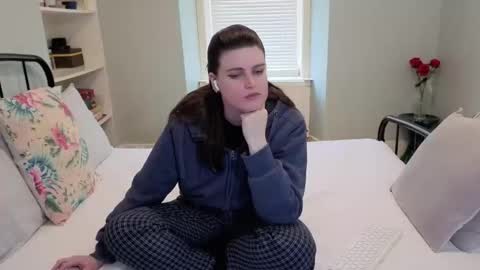 Mia  online show from February 27, 2026, 2:17 pm