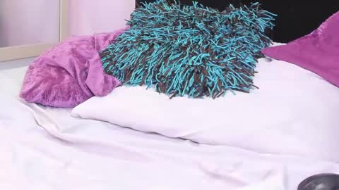 MiaWeiss online show from January 21, 2025, 9:57 pm