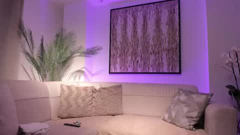 Michael Salens independent model online show from March 9, 2025, 10:19 am